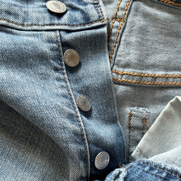 Levi’s jeans wedgie fit skinny pant with distressing. - Picture 7 of 7